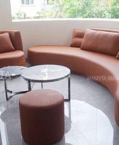 Đóng ghế sofa cong theo phong cách Châu Âu sang trọng với chất liệu da mềm mại tôn được nét đẹp của ghế