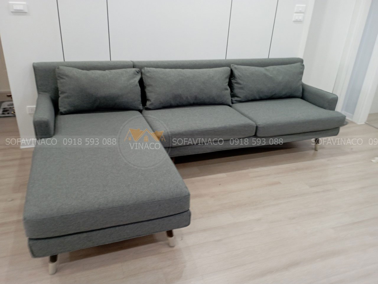 Bộ ghế sofa đã được bọc xong với một diện mạo mới mang đến cho gia đình một không gian sang trọng và hiện đại