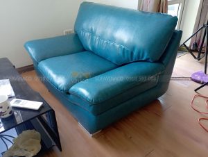 Ghế đã được bọc da mới và đổi sang màu xanh lục bắt mắt