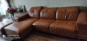 Chiếc ghế sofa góc bị nhão và nứt của khách hàng ở Nguyễn Khả Trạc