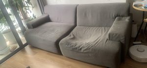 Chiếc ghế sofa cũ bị gãy khung