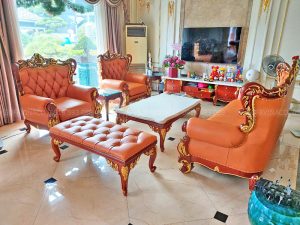 Cả bộ ghế đã được bọc da mới siêu vừa vặn và đẹp mắt