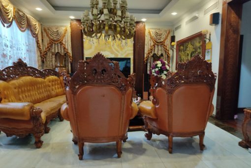 Bộ ghế sofa tân cổ điển bọc da thật cũ của khách hàng ở Trần Kim Xuyến