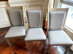 Những chiếc ghế đã được bọc lại bằng da mới