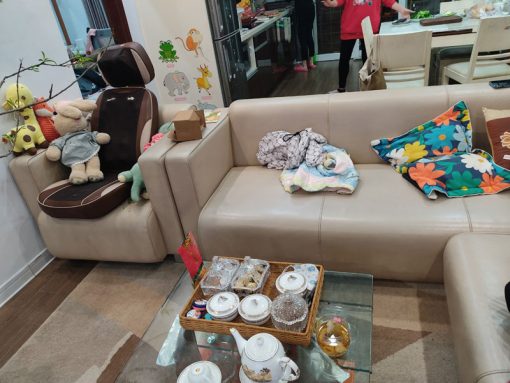 Bộ ghế sofa da đã bị xỉn màu của khách hàng ở Nguyễn Thị Thập