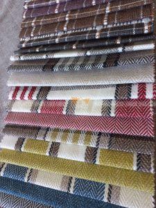 Màu sắc vải khá đa dạng với các màu sáng tối khác nhau