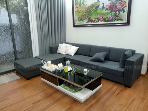 Bộ sofa góc đã được đổi lại chiều phù hợp với phòng khách