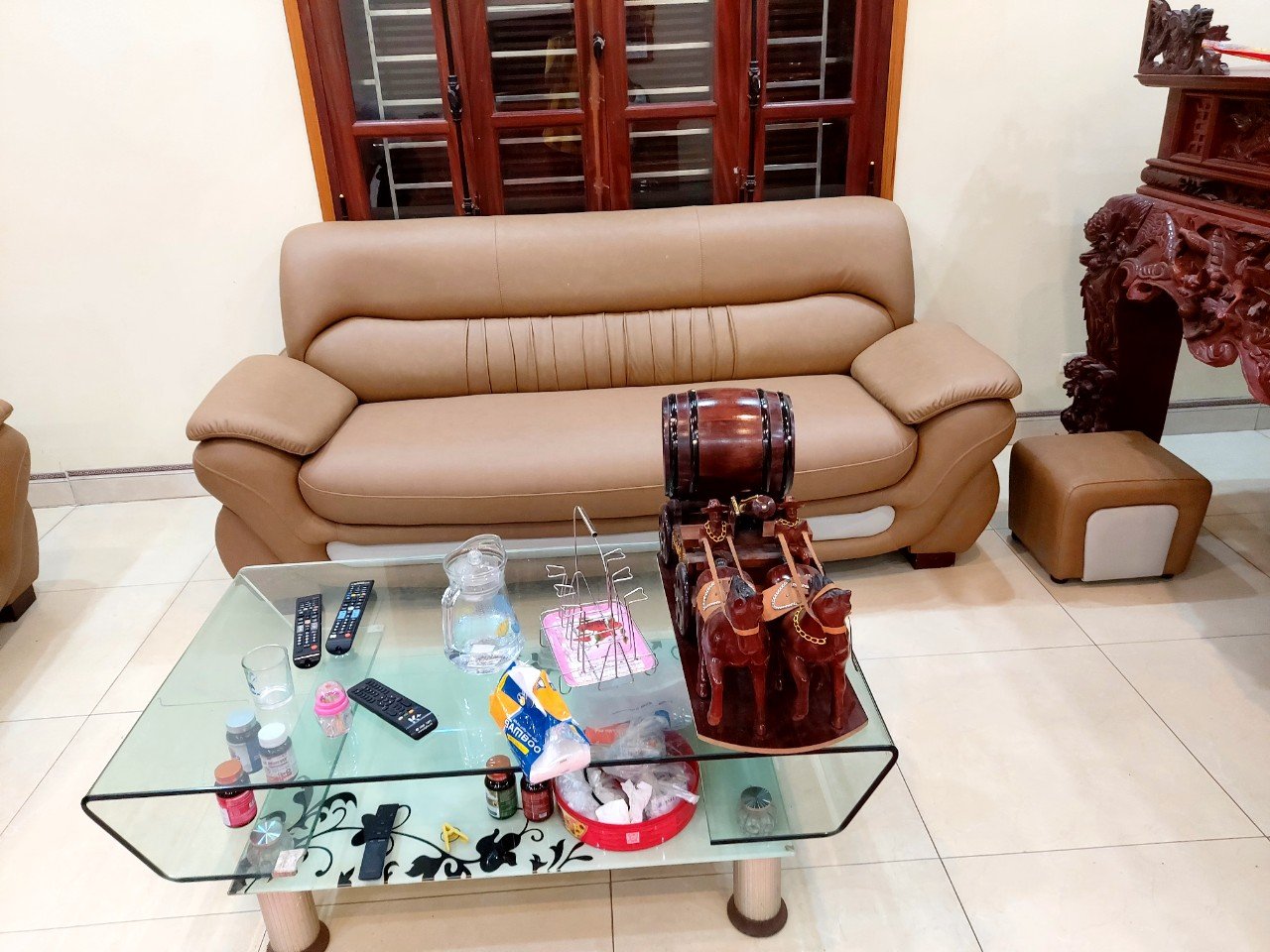Quy trình giặt ghế sofa của gia đình chị Lan ở Hoàn Kiếm