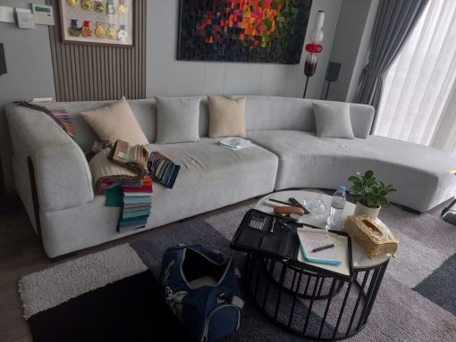 Ghế sofa vải trước khi được bọc lại