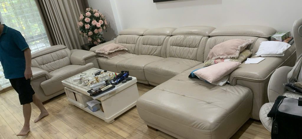 Bộ sofa cũ trước khi được bọc lại