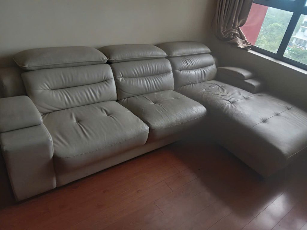 Tình trạng của bộ ghế sofa tại Gamuda