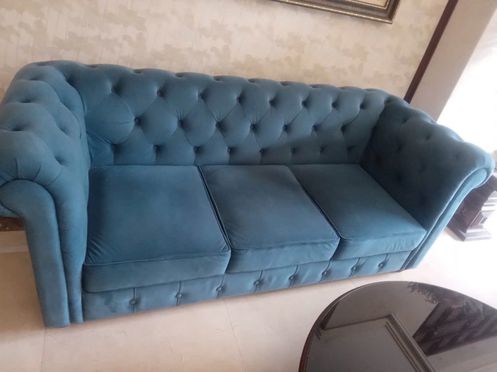 Ghế sofa trước khi được bọc mới