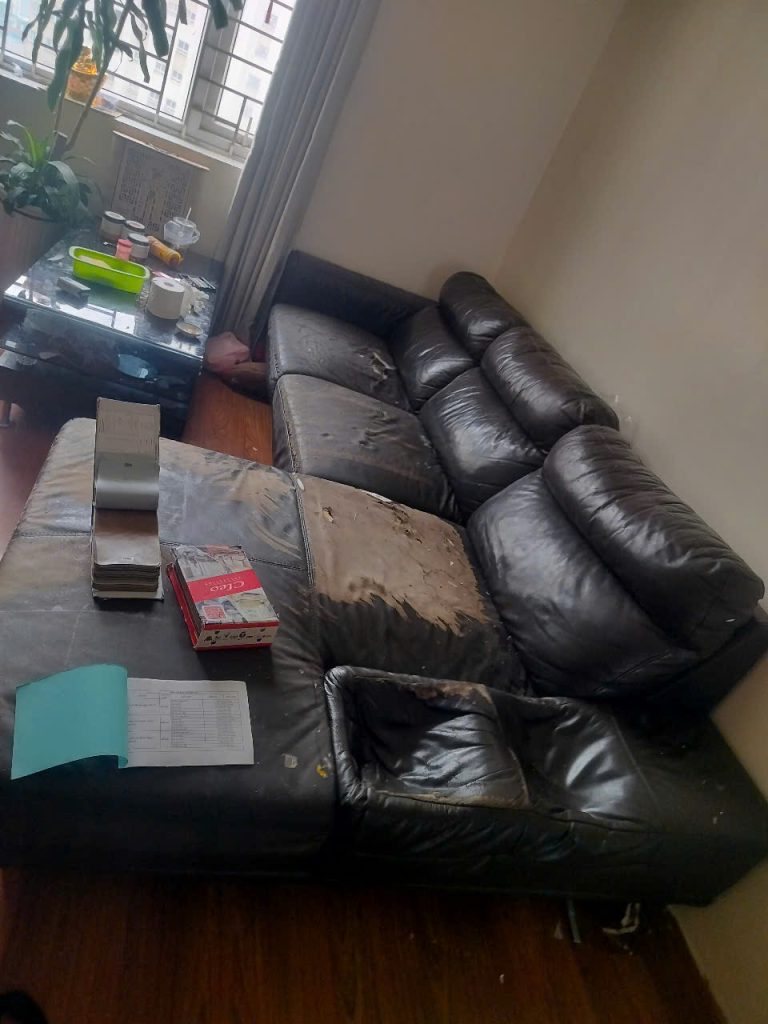 Bộ ghế sofa sụt lún rách nát bạn nên cần phải bọc lại