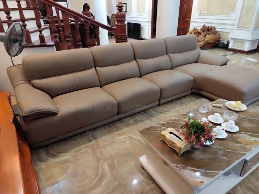 Bộ ghế sofa sau khi được may lại vỏ bọc và nhân viên của Vinaco tới bọc lại ghế tại nhà Hà Nội