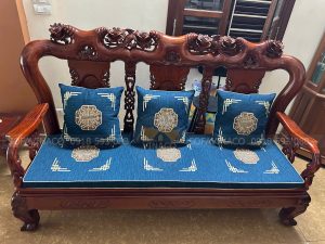 Làm đệm ghế thêu cho khách tại Nguyễn Trãi