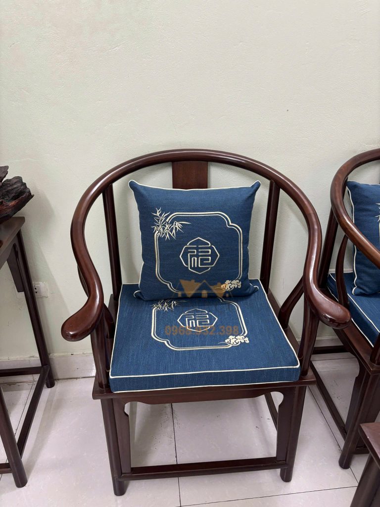 Hoàn thiện bộ đệm ghế thêu trúc xanh cho khách hàng tại Hà Đông