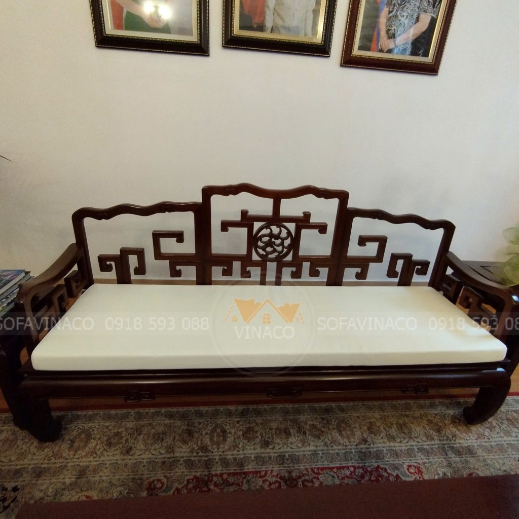 Làm đệm ghế gỗ cho khách tại Trần Hưng Đạo