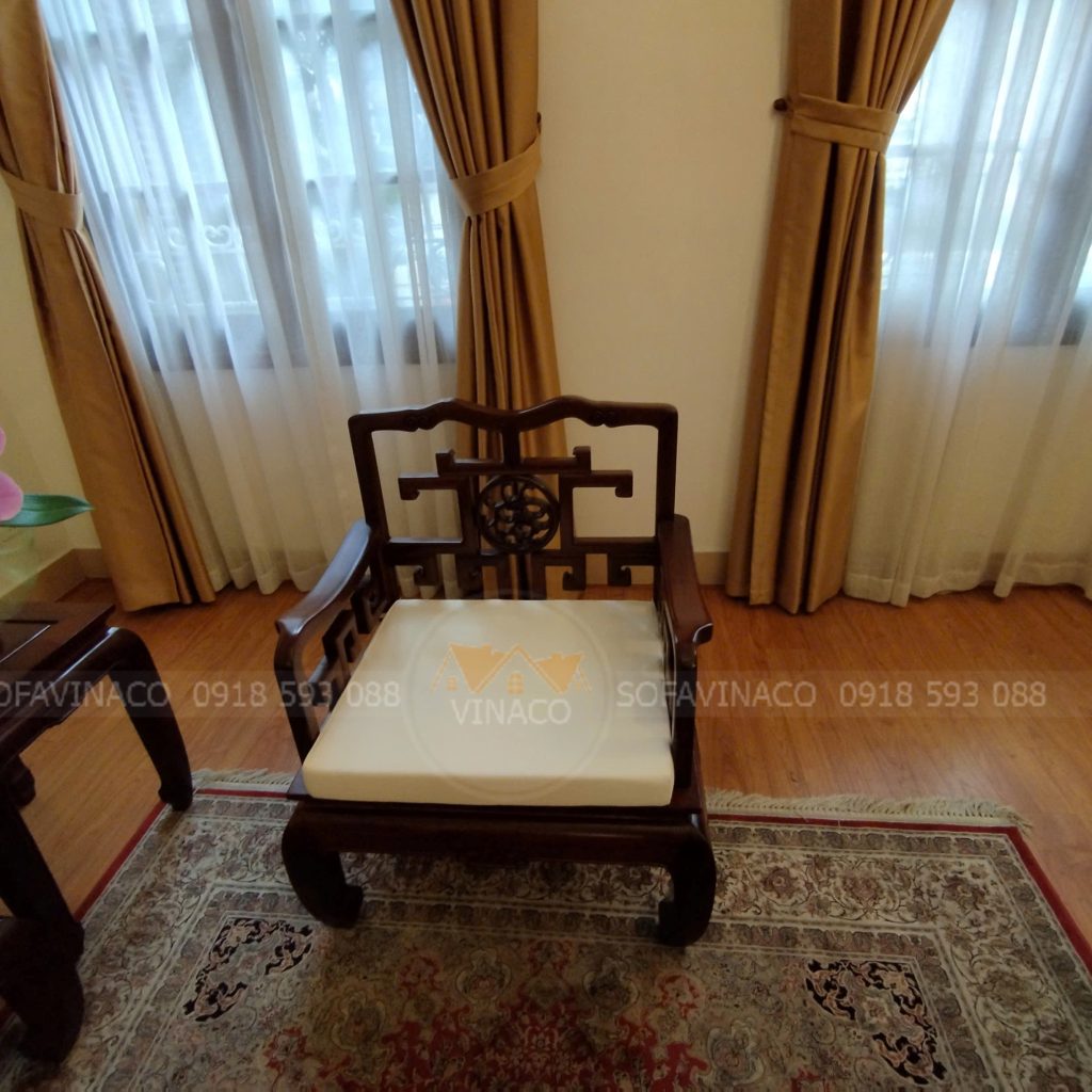 Làm đệm ghế gỗ cho khách tại Trần Hưng Đạo