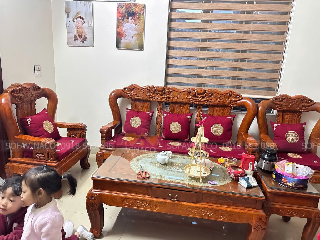 Làm đệm ghế thêu dán cho khách tại Hồ Tùng Mậu