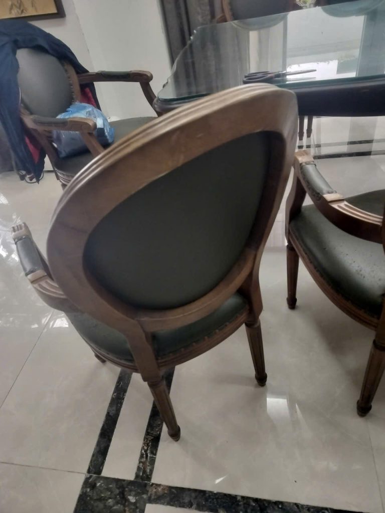Bọc lại ghế bàn ăn cho khách tại Long Biên