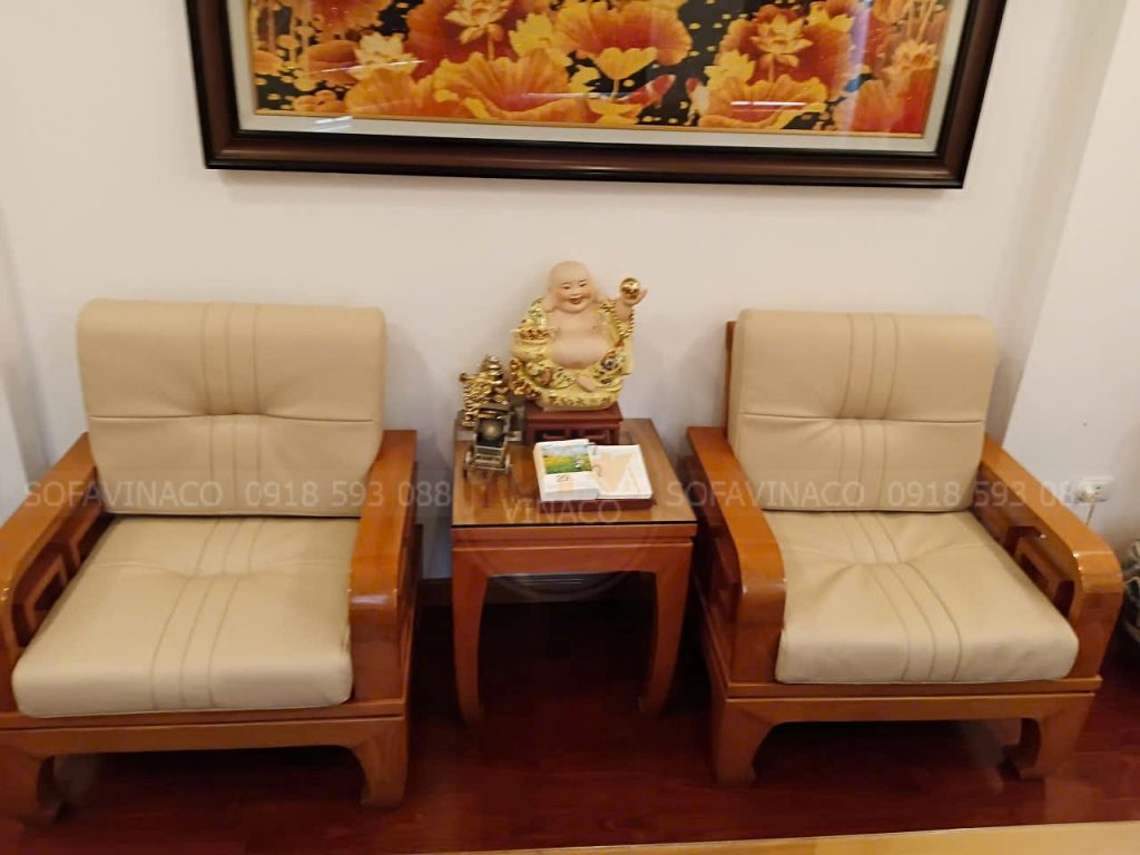 Làm đệm ghế gỗ cho khách tại Trương Định