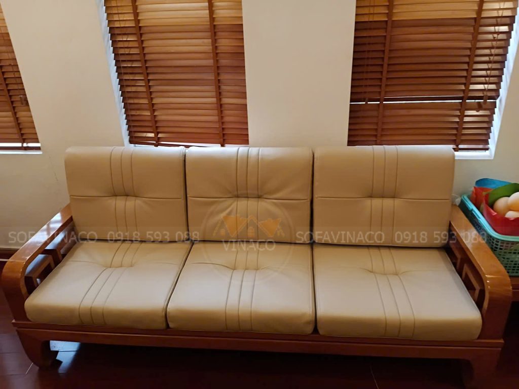 Làm đệm ghế gỗ cho khách tại Trương Định