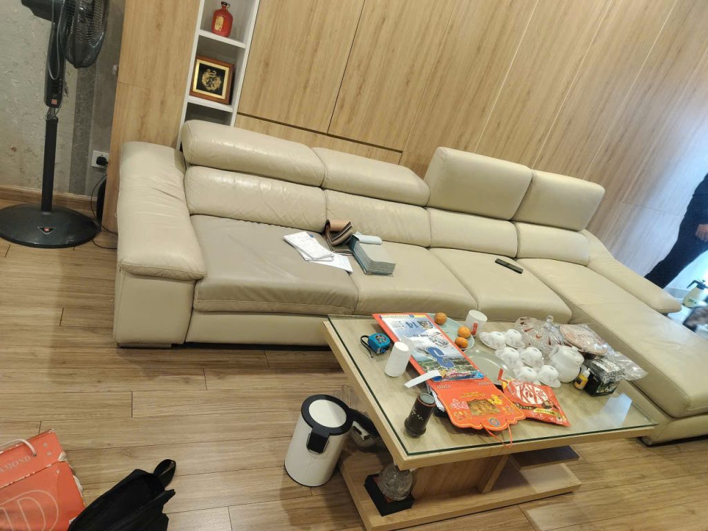 Bọc lại ghế sofa da cho khách tại Long Biên