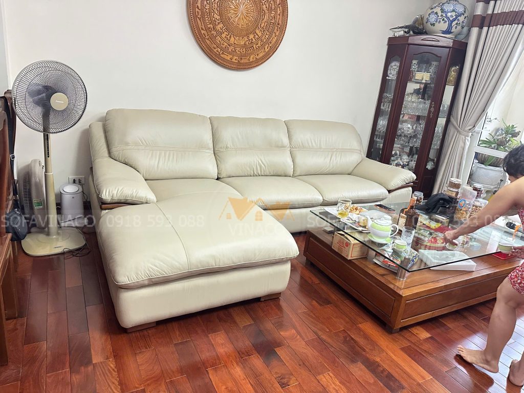 Bọc lại ghế sofa da bò thật cho khách tại Khuất Duy Tiến
