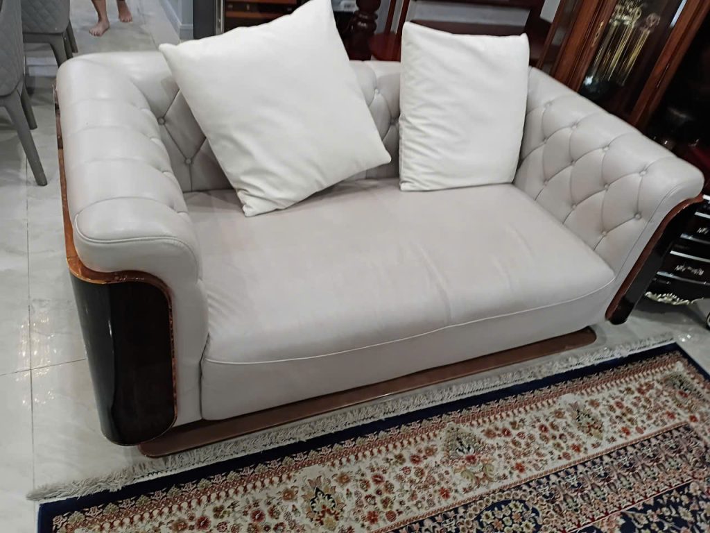 Màu sắc da ghế sofa bị bạc màu