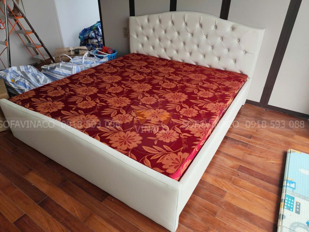 Bọc giường da cho khách tại Ngoại Giao Đoàn