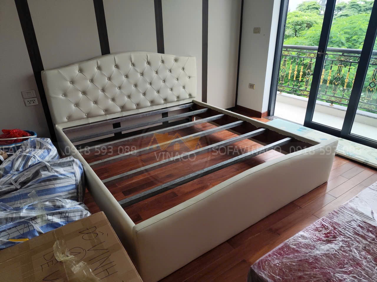 Làm mới không gian sang trọng với đầu giường bọc da cao cấp Làm mới không gian sang trọng với đầu giường bọc da cao cấp