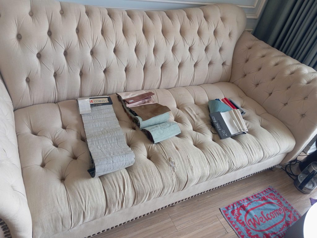 Bọc lại ghế sofa vải cho khách tại Long Biên