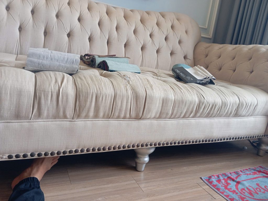 Bọc lại ghế sofa vải cho khách tại Long Biên