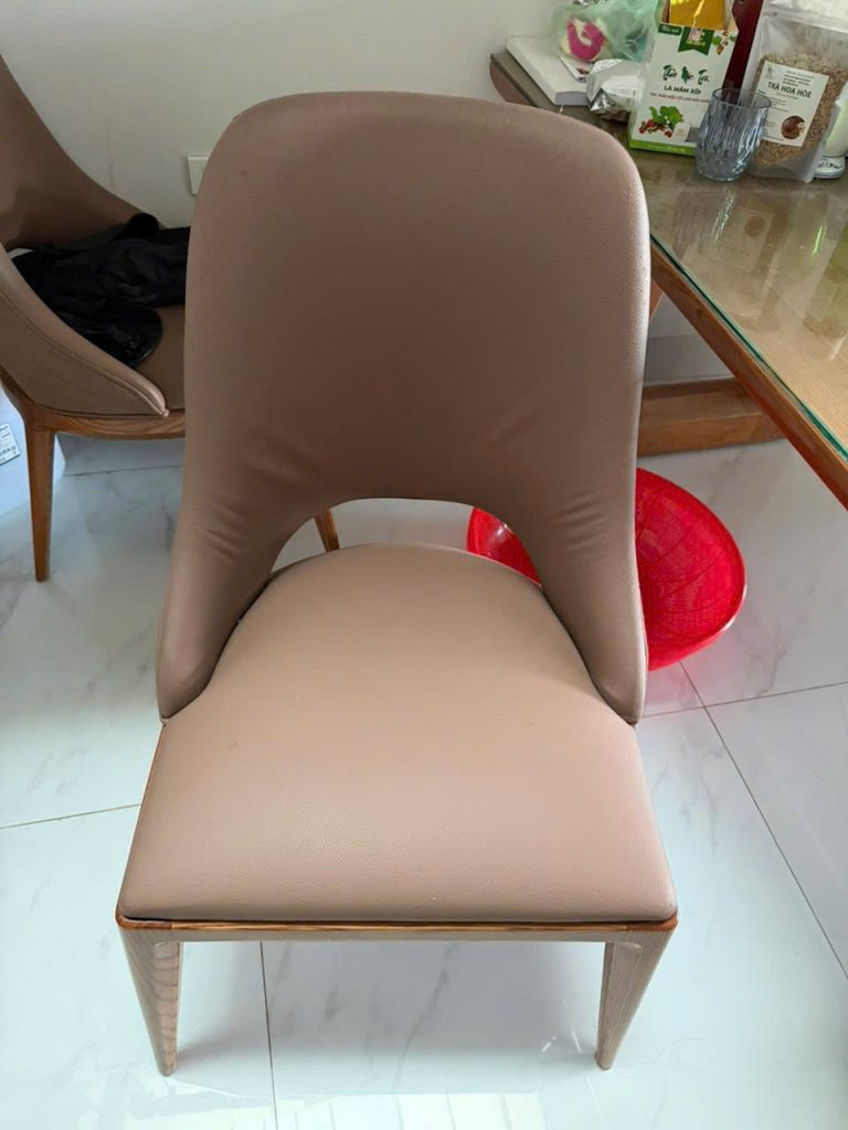 Tình trạng da bong tróc, sờn rách, bạc màu