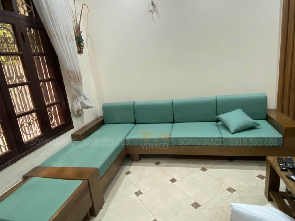Đệm ghế xanh vừa khít ôm trọn lòng ghế