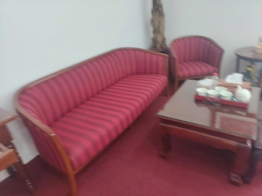 Bộ ghế sofa phong cách trước khi bọc lại