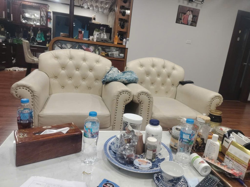Bộ ghế sofa trước khi bọc 