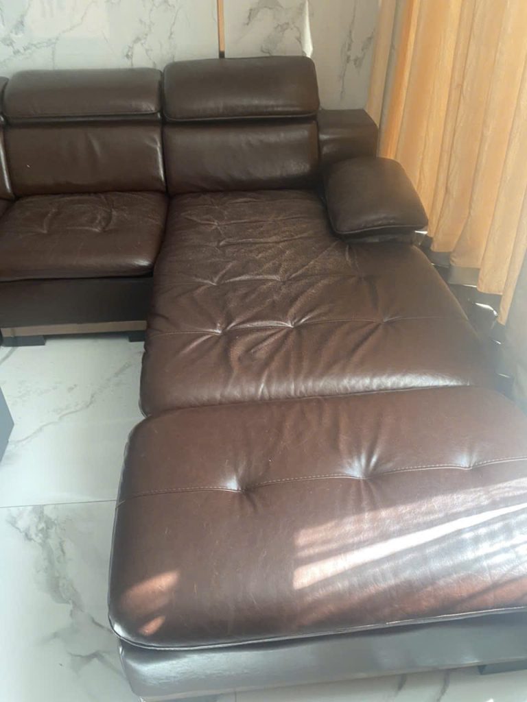 Bộ sofa da trước khi bọc