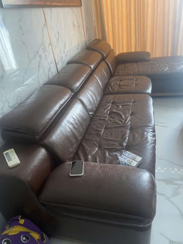 Bộ ghế sofa da xuống cấp tại Tây Hồ