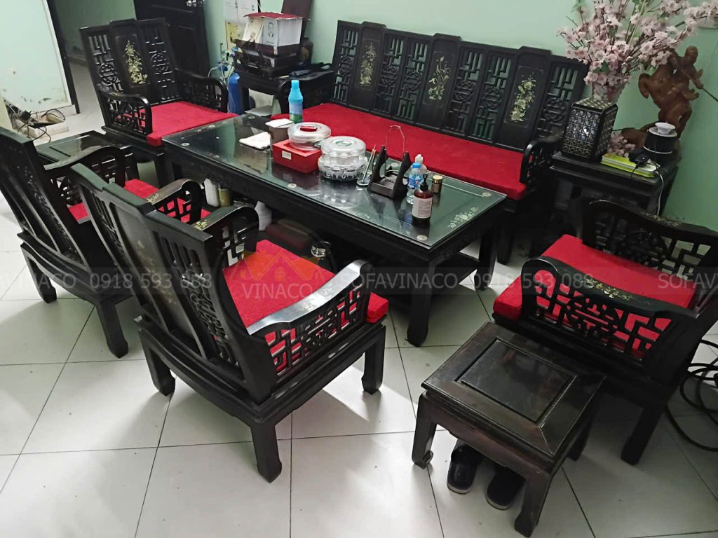Đệm ghế đỏ đô sang trọng phù hợp không gian phòng khách