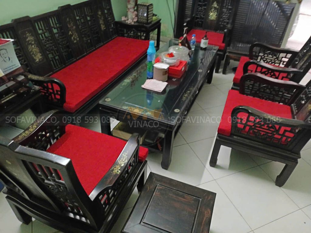 Đệm ghế đỏ đô sang trọng phù hợp không gian phòng khách