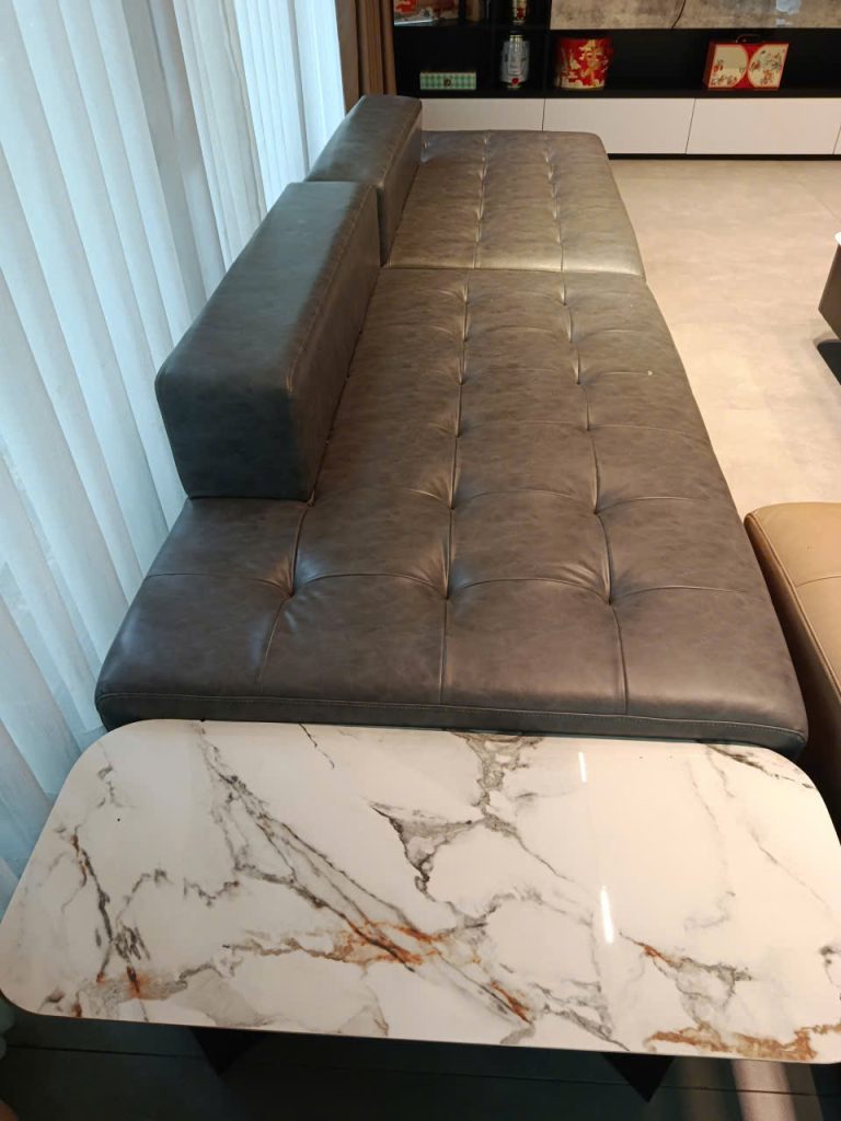 Ghế sofa trước khi được bọc lại 