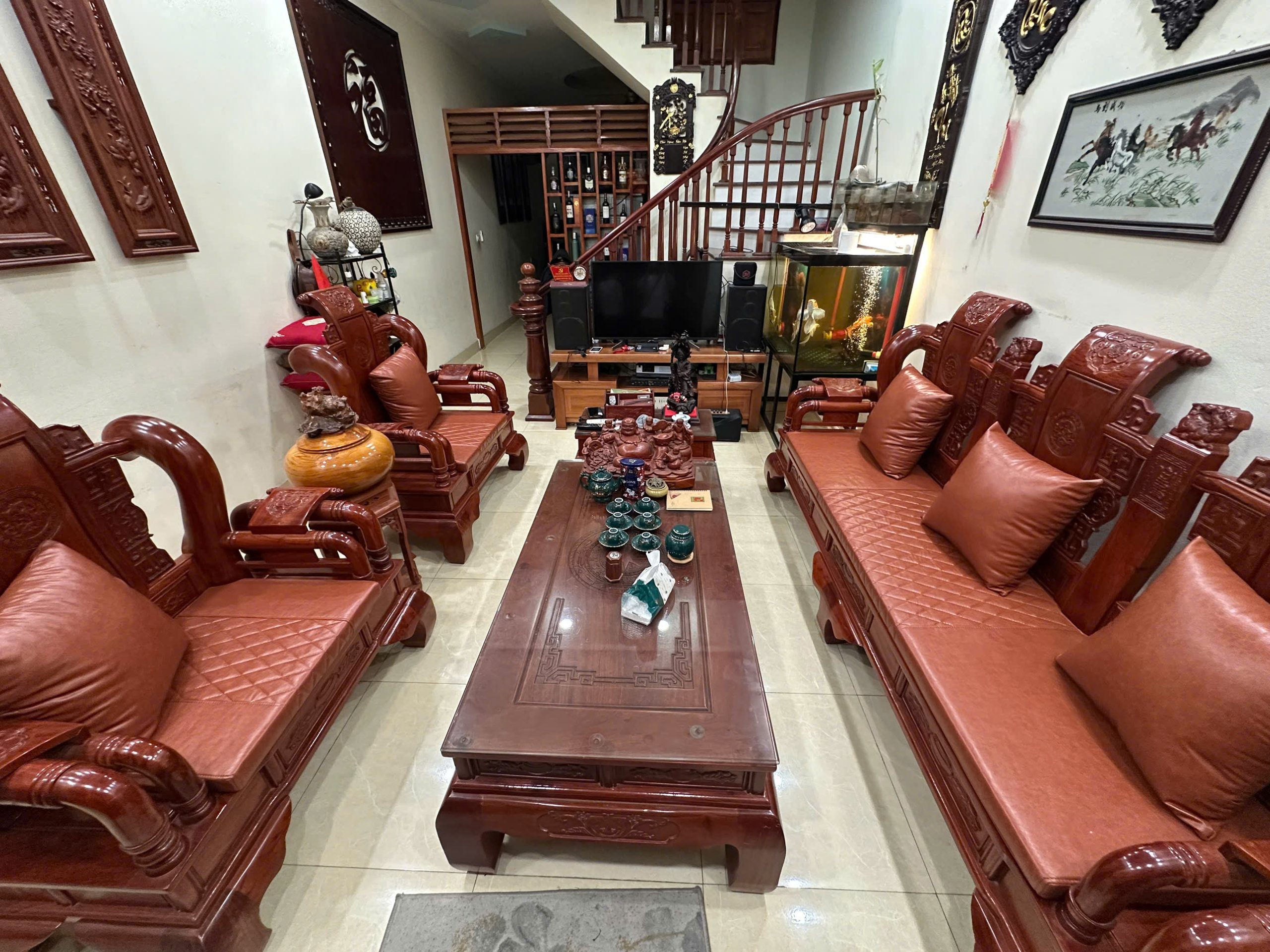 Làm đệm ghế da cho khách tại Ngã Tư Sở