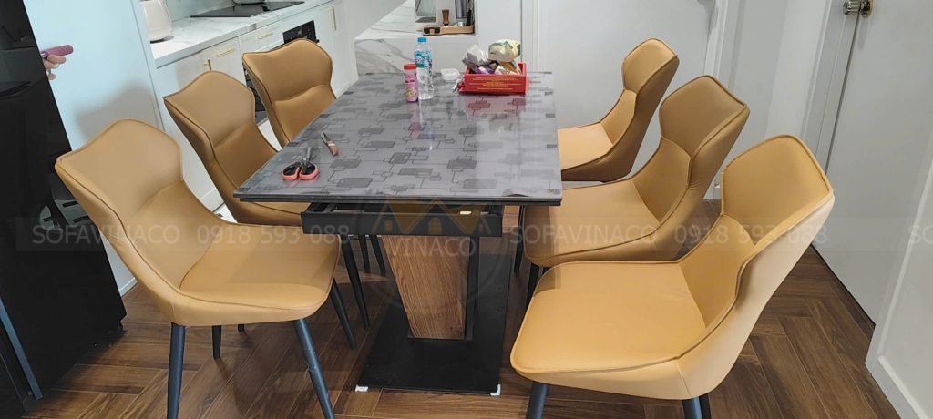 Bộ ghế bàn ăn sau khi bọc lại tại nhà đẹp như mới