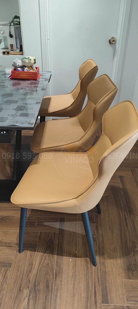 Bộ ghế bàn ăn sau khi bọc lại tại nhà đẹp như mới