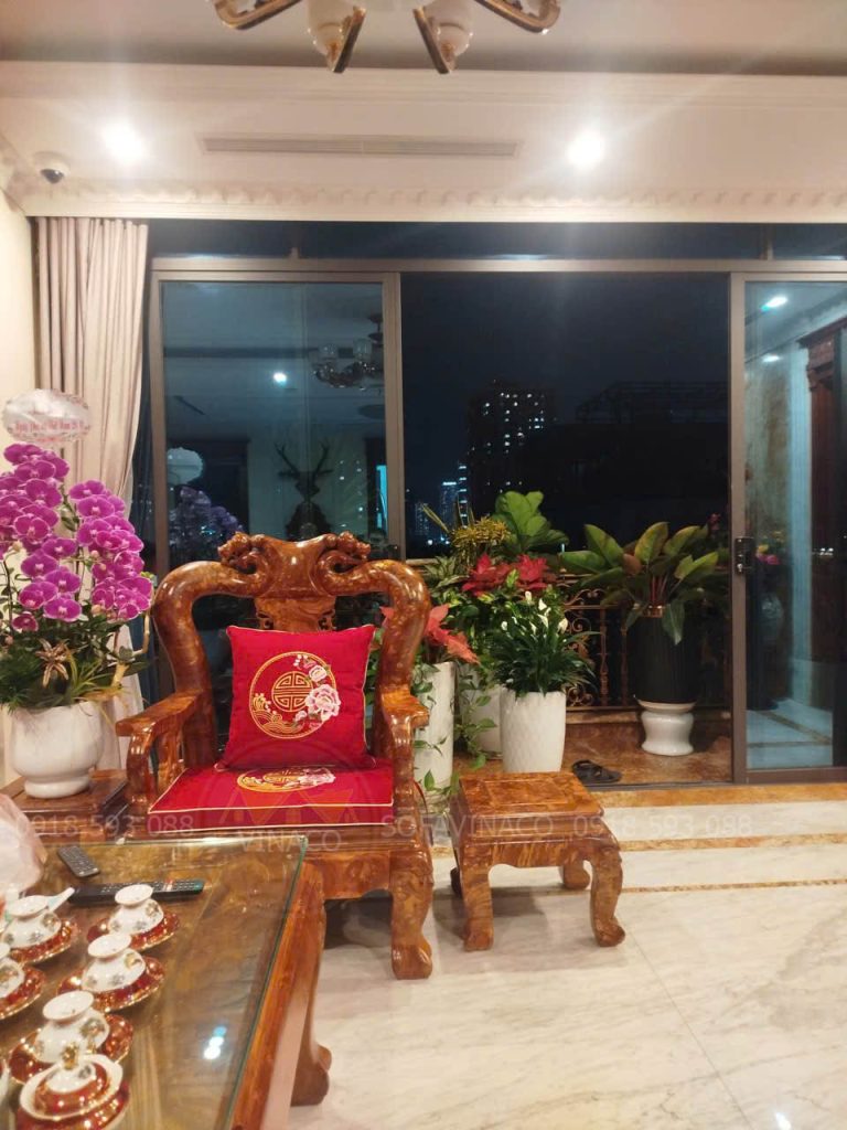 Đệm ghế gỗ thêu hoa đẹp tươi