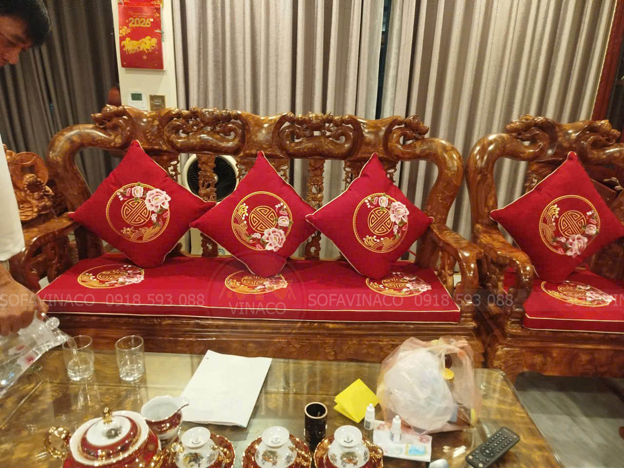 Đệm ghế gỗ thêu hoa đẹp tươi
