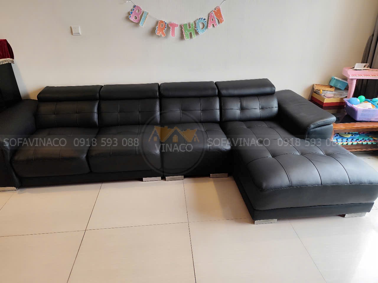 BỌC LẠI GHẾ SOFA, THAY ĐỔI MÀU DA TỪ XANH LÁ SANG ĐEN SANG TRỌNG TẠI THĂNG LONG NUMBERONE Bọc lại ghế sofa đổi màu da từ xanh lá sang đen – làm mới không gian phòng khách