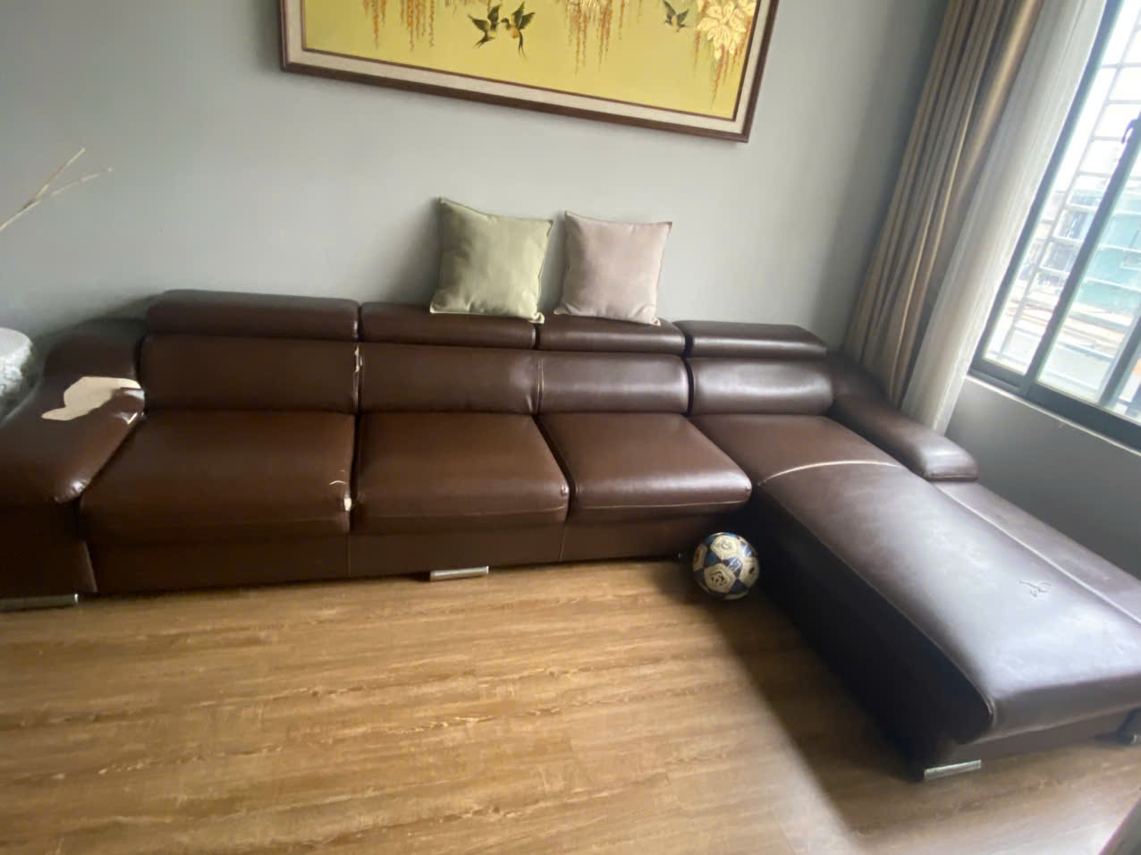 Ghế sofa da trước khi bọc da rách từng mảng lớn Ghế sofa da trước khi bọc da rách từng mảng lớn